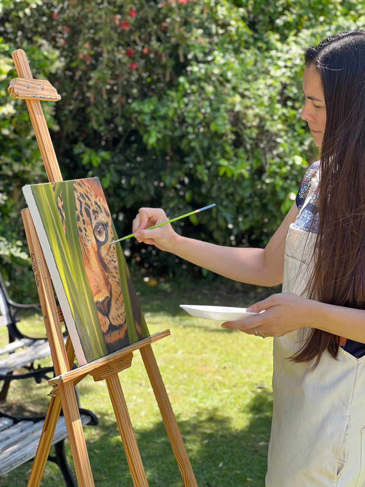 Graciela pintando al aire libre